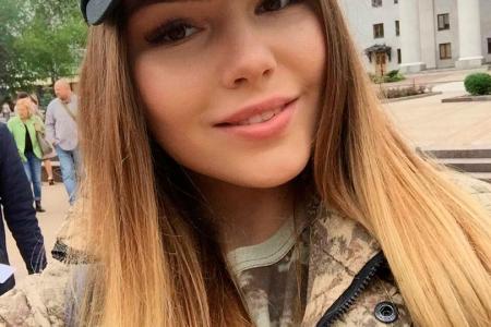 Глава ДНР Александр Захарченко наградил комсомолку Марьяну Наумову орденом "За заслуги перед республикой"