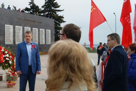 Ульяновские коммунисты возложили цветы к Вечному огню в честь Дня Победы