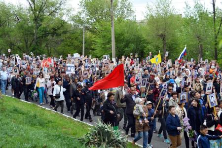 Коммунисты Калмыкии возложили цветы к Вечному огню