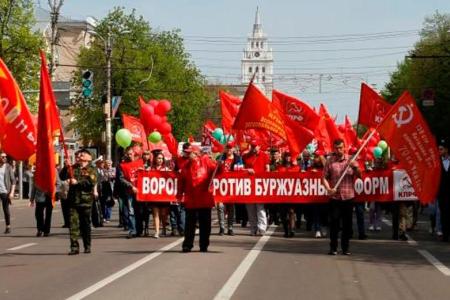 Воронежцы сплотились под красными знамёнами