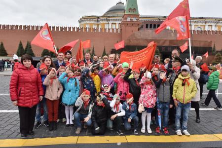 "Взвейтесь кострами синие ночи". Концерт в Колонном зале Дома Союзов, посвященный 95-летию пионерии
