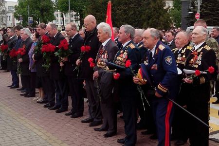 Орловские коммунисты приняли участие в торжествах, посвящённых 72-й годовщине Победы в Великой Отечественной войне