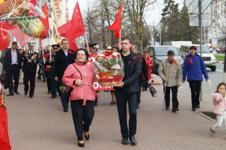 Ульяновские коммунисты возложили цветы к Вечному огню в честь Дня Победы