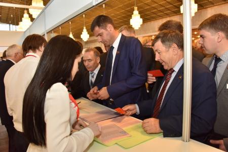 В Москве открылся XVII съезд КПРФ