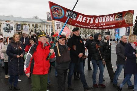 Ярославль встретил День Победы под Красными знамёнами