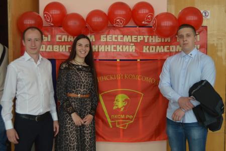 «Есть у Алтая морские границы!». Коммунисты провели большой концерт в городе Барнауле