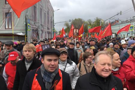 В Москве идёт шествие и митинг КПРФ в честь Дня победы