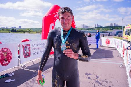 Москва. Заплыв на открытой воде спортклуба КПРФ собрал почти 1000 участников