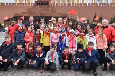"Взвейтесь кострами синие ночи". Концерт в Колонном зале Дома Союзов, посвященный 95-летию пионерии