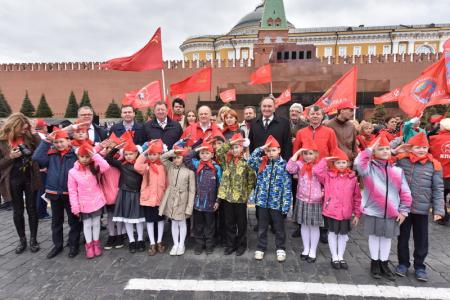 "Взвейтесь кострами синие ночи". Концерт в Колонном зале Дома Союзов, посвященный 95-летию пионерии