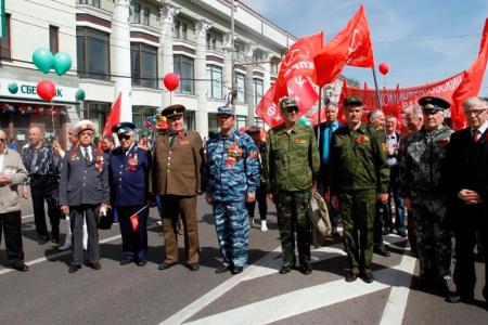 Воронежцы сплотились под красными знамёнами