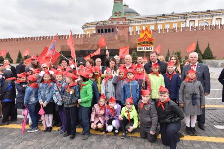 "Взвейтесь кострами синие ночи". Концерт в Колонном зале Дома Союзов, посвященный 95-летию пионерии
