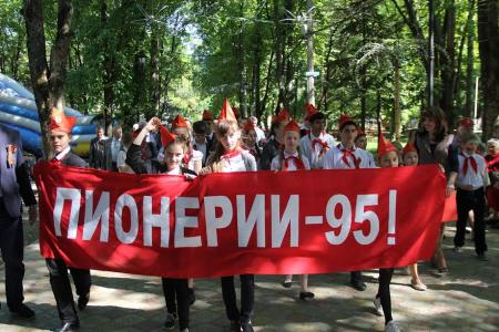 Республика Крым. В Симферополе прошла торжественная линейка в честь 95-летия пионерии