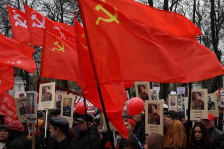 Ярославль встретил День Победы под Красными знамёнами