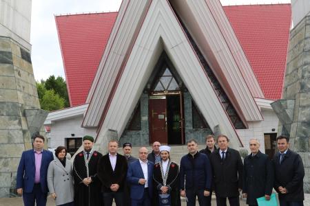 Сергей Гаврилов высоко оценил деятельность мусульман Башкортостана по укреплению института семьи,  помощи нуждающимся, воспитанию  молодежи