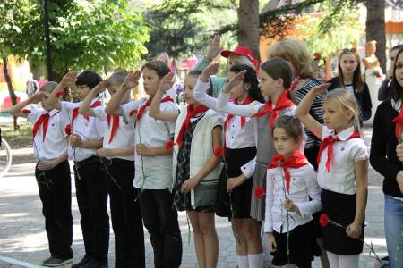 Республика Крым. В Симферополе прошла торжественная линейка в честь 95-летия пионерии
