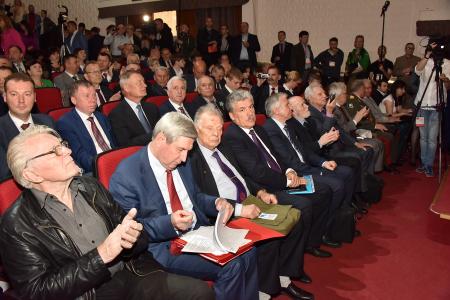 В Москве открылся XVII съезд КПРФ