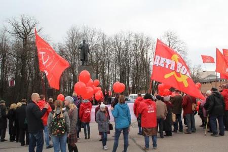 Новгородские коммунисты провели митинг, посвященный Первомаю
