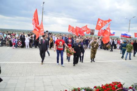 Волгоградская область. День Победы в городе Волжском коммунисты отметили шествием бессмертного полка и общегородским памятным митингом
