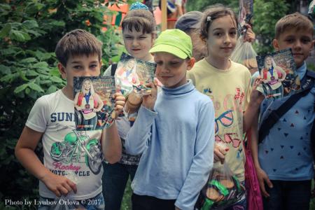 Марьяна Наумова передала подарки детям Донбасса
