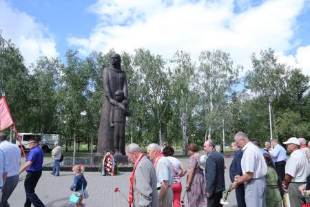 Омские коммунисты почтили память воинов Великой Отечественной