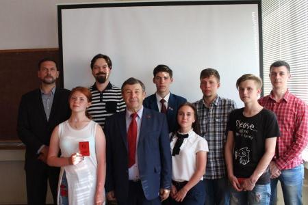 Первый секретарь Красноярского обкома КПРФ Петр Медведев встретился с партактивом в Железногорске