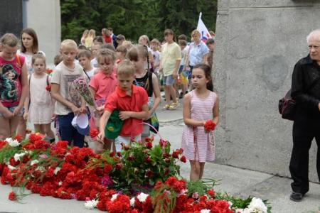 «Никто не забыт, ничто не забыто»: День памяти и скорби прошел в Новосибирске