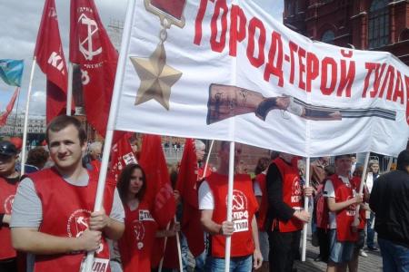 Тульские коммунисты приняли участие в возложении цветов к Могиле Неизвестного солдата