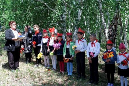 Забайкальский край. Чтобы помнили внуки: митинг к 100-летию Великого Октября прошёл в Старых Ключах