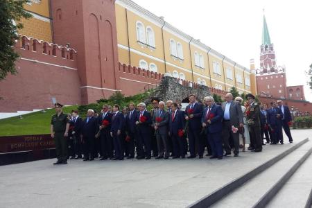 К.К. Тайсаев принял участие в торжественной церемонии возложения венков к Могиле Неизвестного Солдата у Кремлевской стены