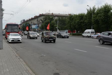 Новосибирск. Автопробег КПРФ финишировал на Монументе Славы