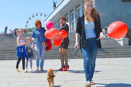 КПРФ – детям! Алтайские коммунисты провели праздничную акцию 
