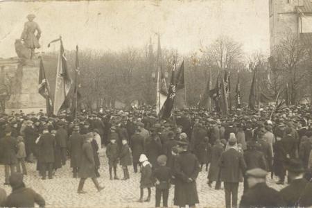 Проект KPRF.RU "Хроника революции". 11 июня 1917 года: Керенский издал приказ о борьбе с братанием на фронте, В.И. Ленин пишет письмо Заграничному представительству РСДРП(б)