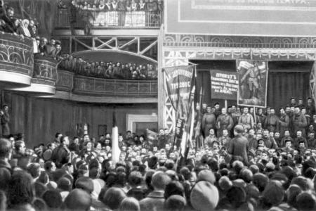 Проект KPRF.RU "Хроника революции". 8 июня 1917 года: Нарастает кризис в связи с решением Кронштадтского совета не подчиняться Временному правительству, Ленин дал показания по «делу провокатора Малиновского»