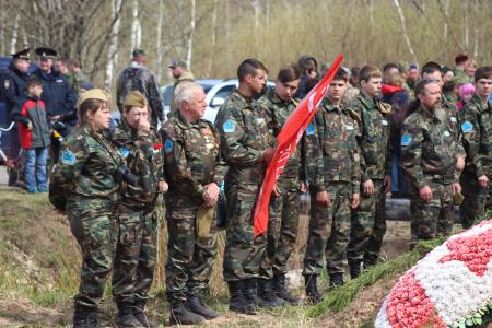 Комсомольцы Ямало-Ненецкого АО приняли участие в установки памятной стелы воинам-сибирякам в Новгородской области