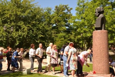 Астраханские коммунисты приняли участие в праздновании Дня русского языка