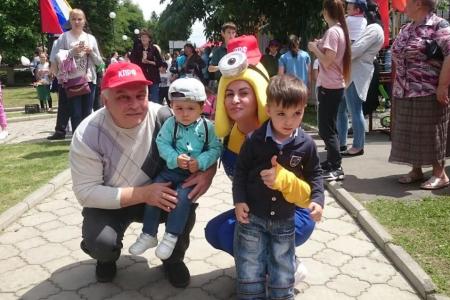 К.К. Тайсаев: «В День защиты детей Северо-Осетинский Реском КПРФ сделал подарок многодетной семье» 