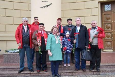 В Казани коммунисты отметили День русского языка и 218-летие со дня рождения великого русского поэта Александра Пушкина