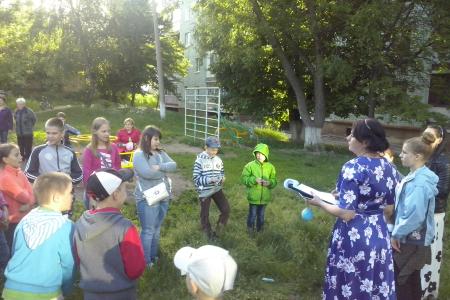 В день защиты детей коммунисты города Орла провели праздничную акцию на дворовой площадке
