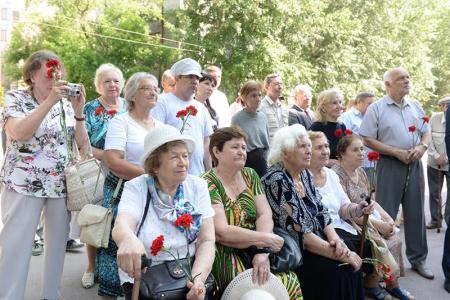 В Новосибирске открылась доска памяти легендарного партийного руководителя Александра Филатова