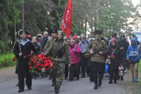 Через века, через года, – помните! Петербургские коммунисты провели «Вахту памяти»