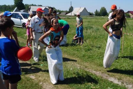 Алтайский край. Коммунисты Первомайского района провели для школьников «Веселые старты» 