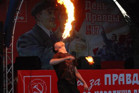 День Правды в Новосибирске завершился огненным шоу