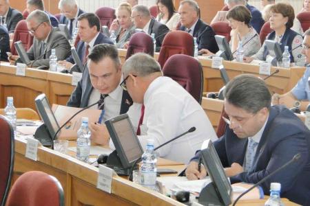 Депутатские фракции Законодательного Собрания Амурской области не поддержали отчет губернатора