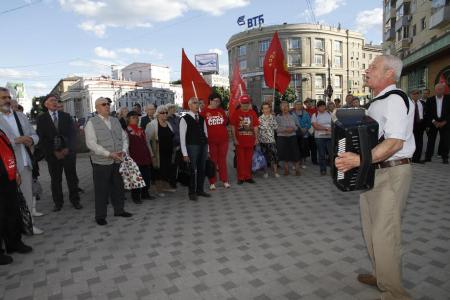 Воронежские  коммунисты, «дети войны» и советские офицеры отметили День памяти и скорби