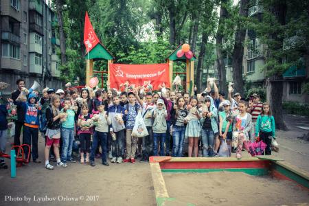 Марьяна Наумова передала подарки детям Донбасса