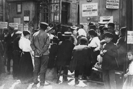 Проект KPRF.RU "Хроника революции". 9 июня 1917 года: Идет работа над законом о выборах в Учредительное собрание, начались выборы в районные Думы