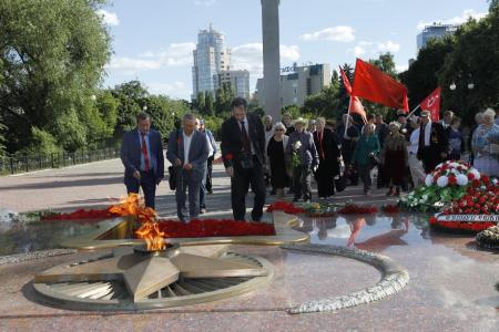 Воронежские  коммунисты, «дети войны» и советские офицеры отметили День памяти и скорби