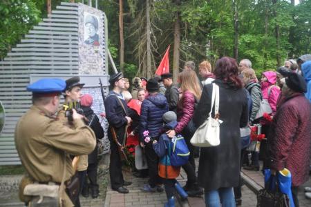 Через века, через года, – помните! Петербургские коммунисты провели «Вахту памяти»