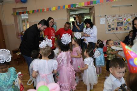 Тувинские коммунисты - детям